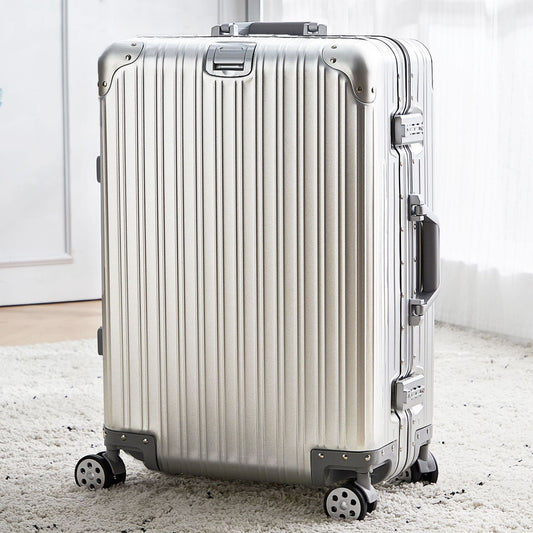 Louvre Luggage – Art of Travel